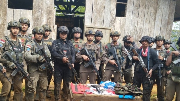BRAVO ! Markas KKB di Yapen Papua Digerebek Tim Gabungan Satgas Cartenz