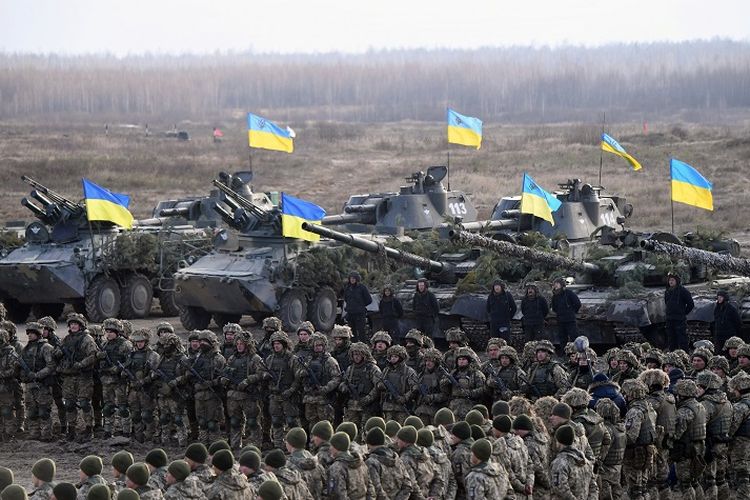 Gak Tanggung-tanggung, AS Guyur USD500 Juta dan 55 Kendaraan Lapis Baja untuk Ukraina