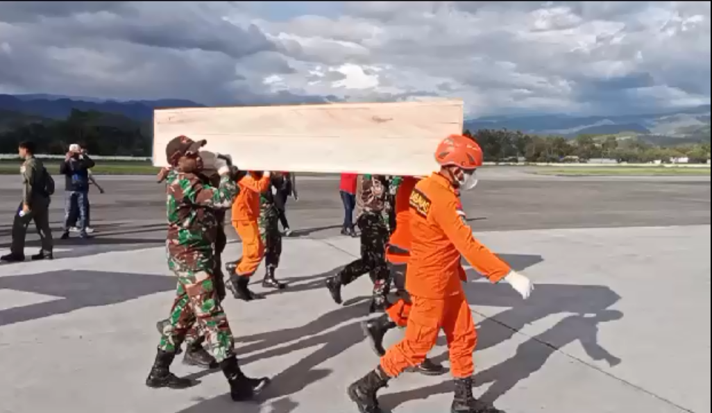 Jenazah Korban Pesawat SAM tiba di RS Bhayangkara Papua
