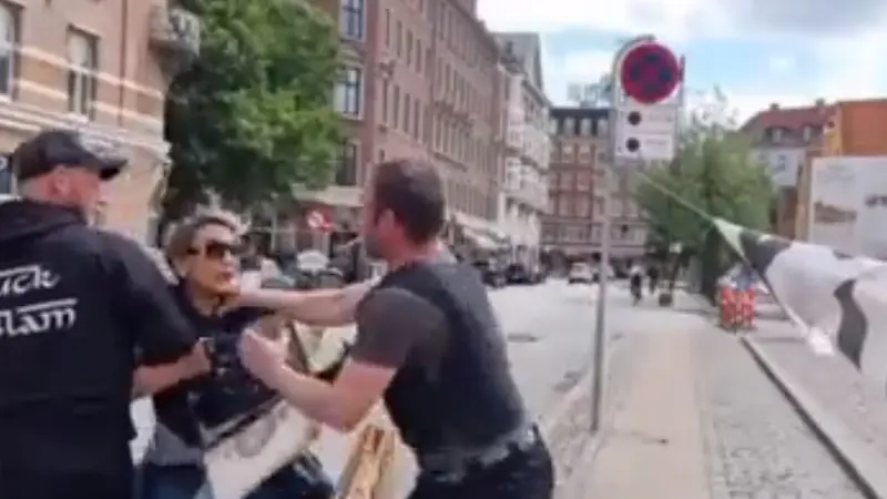 Viral Video Wanita Selamatkan Al Qur’an dari Aksi Pembakaran di Denmark