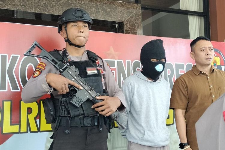 Siswa SMP Di Temanggung Bakar Sekolah Akibat Di Bully Teman. Nadiem Makarim : Indonesia Darurat Bullying