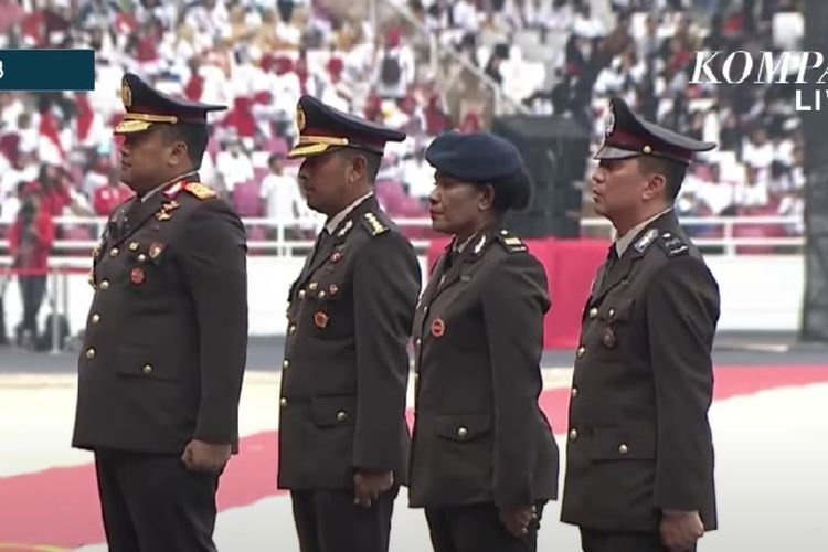 Presiden Jokowi Anugerahkan Bintang Bhayangkara Nararya kepada 4 Polisi di HUT Bhayangkara ke-77