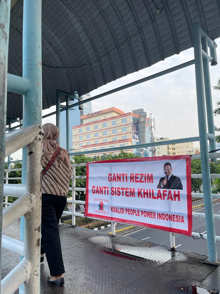 Gempar! Muncul Spanduk Koalisi People Power Dukung Khilafah dan Penolakan People Power di Jakarta