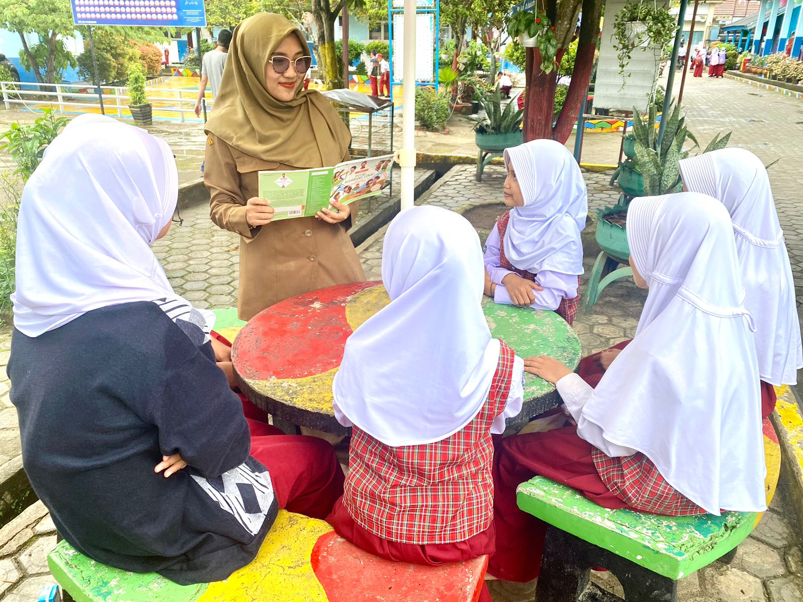 “Gembira Dong”, Gebrakan Guru SDN 226 Palembang untuk Tingkatkan Kemampuan Berimajinasi dan Nalar Kritis Siswa Sejak Dini