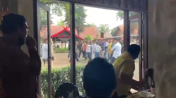 Diskusi Soal Golkar di Pulau Dua Restaurant Diwarnai Kericuhan, Digeruduk Massa Tak Dikenal!