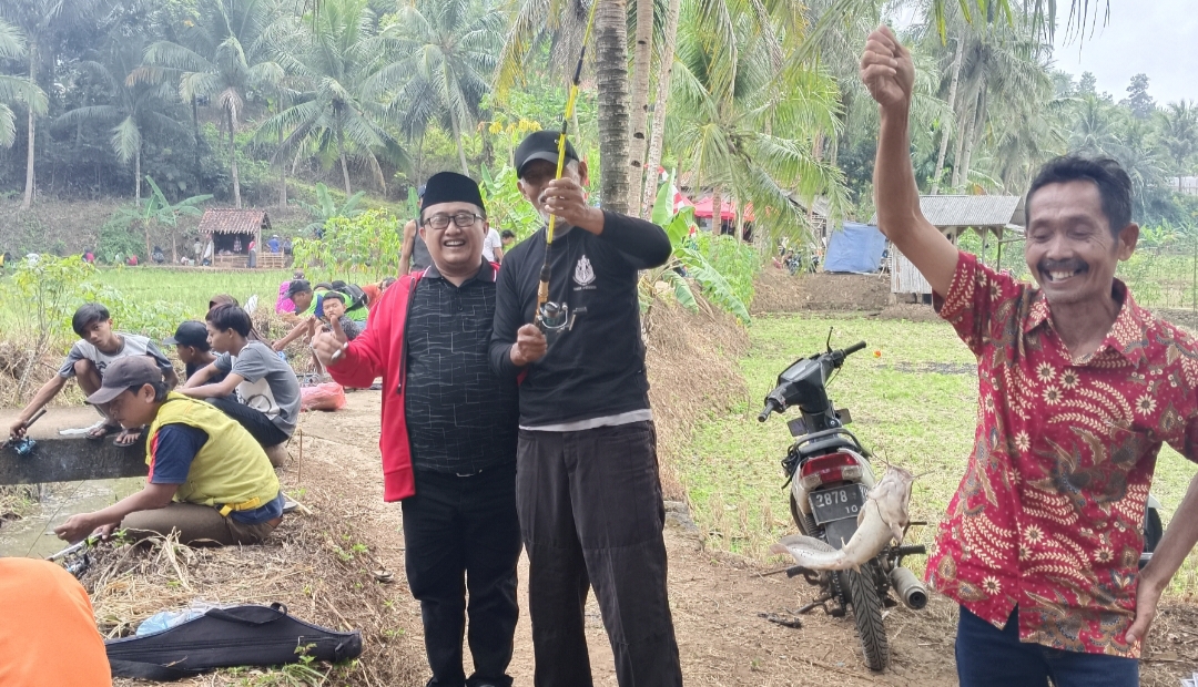 Mancing Bareng Kyai Luthfi Fauzi, Makin Kenal Makin Dekat