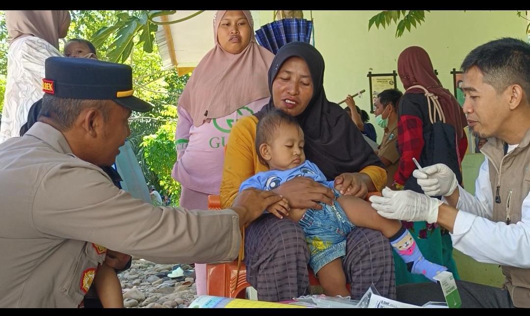 Kapolsek Topoyo Lakukan Pendampingan Pemeriksaan Gizi Anak Balita & Ibu Hamil di Posyandu Seruni Salolekbo