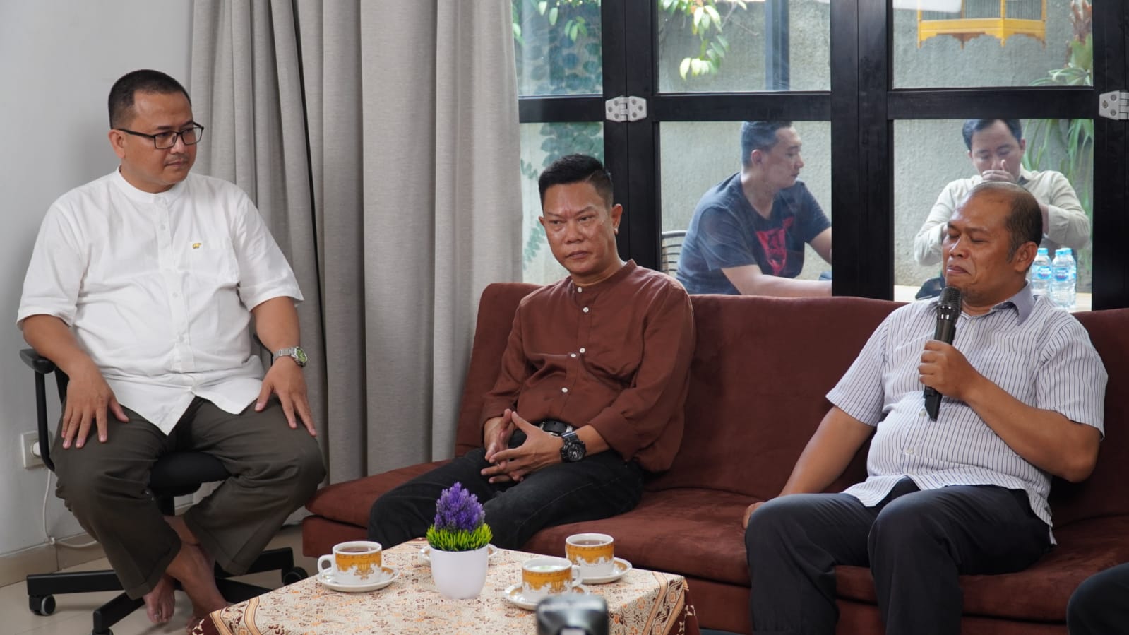 Virus Politik Vs Corona, Siapa yang Lebih Mematikan?