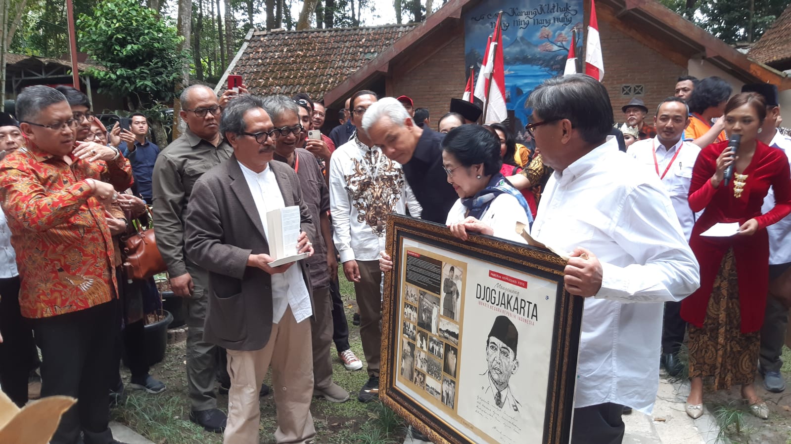 Peresmian Patung Bung Karno Penggali Pancasila di Rumah Petroek Yogyakarta, Ketua Dewan Pengarah BPIP: Mari Bernegara dengan Rasa