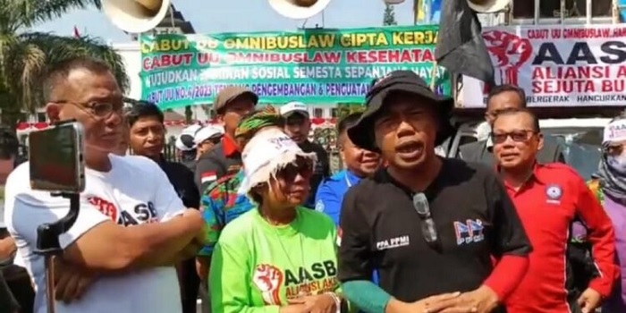 Presiden PPMI Daeng Wahidin bersama Jumhur Hidayat