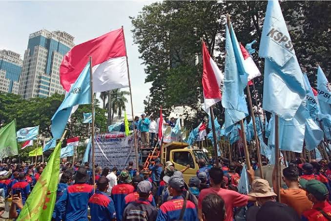 Manuver Cipta Kondisi Rocky Gerung Dibalik Upaya Alihkan Isu Buruh AASB Demo 10 Agustus