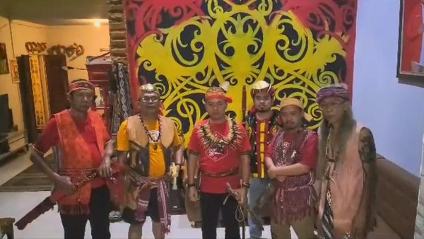 Dianggap Hina Presiden Jokowi dan IKN, Masyarakat Adat Dayak Siap Polisikan Rocky Gerung