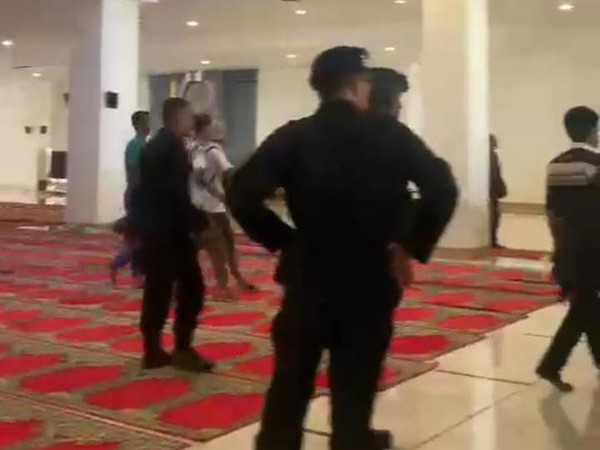Perilaku Medsos Terlalu Berlebihan Soal Viral Polisi Masuk Area Masjid Raya Sumbar