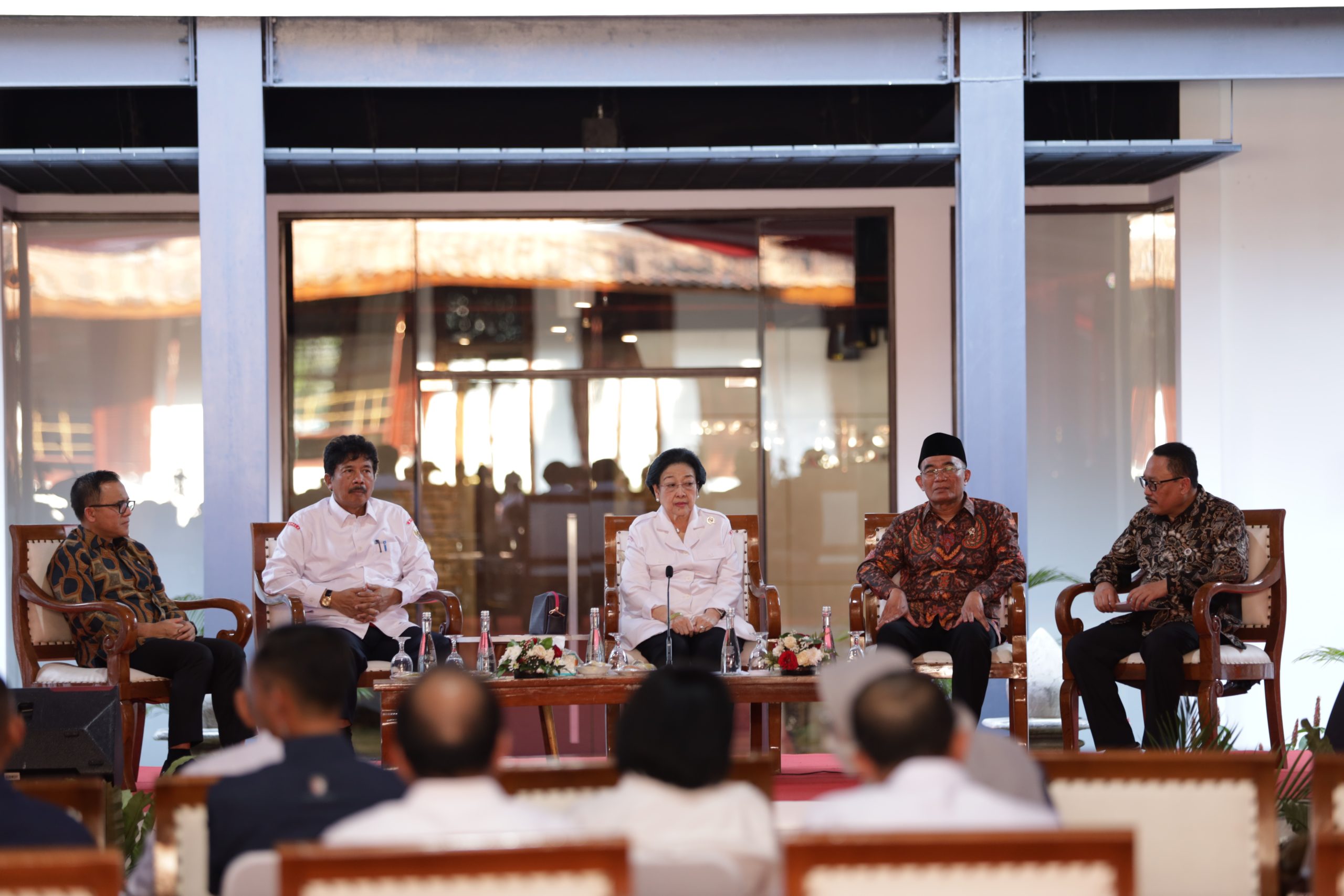 Megawati Beri Pembinaan Ideologi Pancasila kepada Para Menteri dan Pemangku Kebijakan
