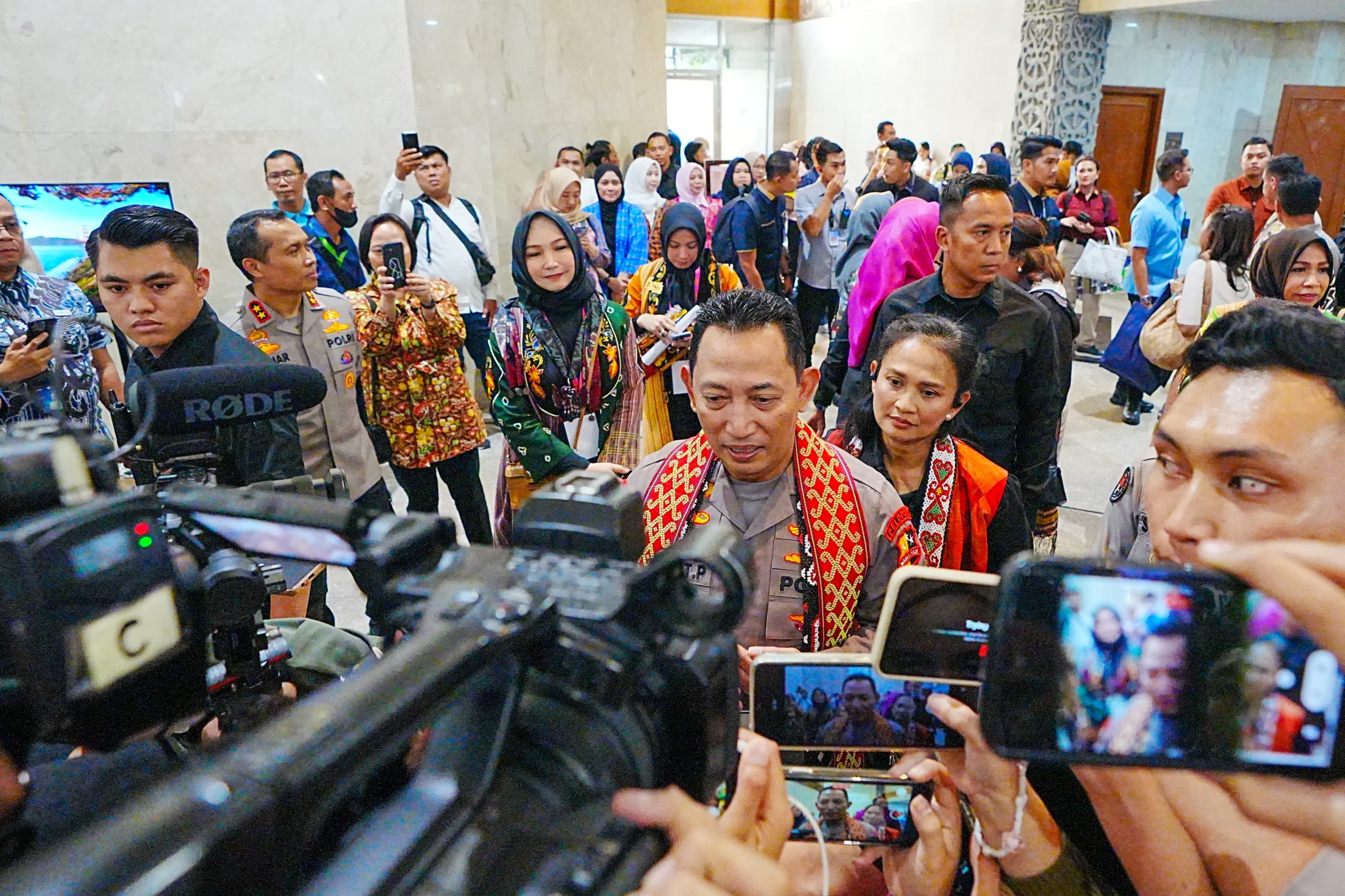 Hadiri Bazar Bhayangkari, Kapolri : Kita Dorong UMKM Terus Bertumbuh