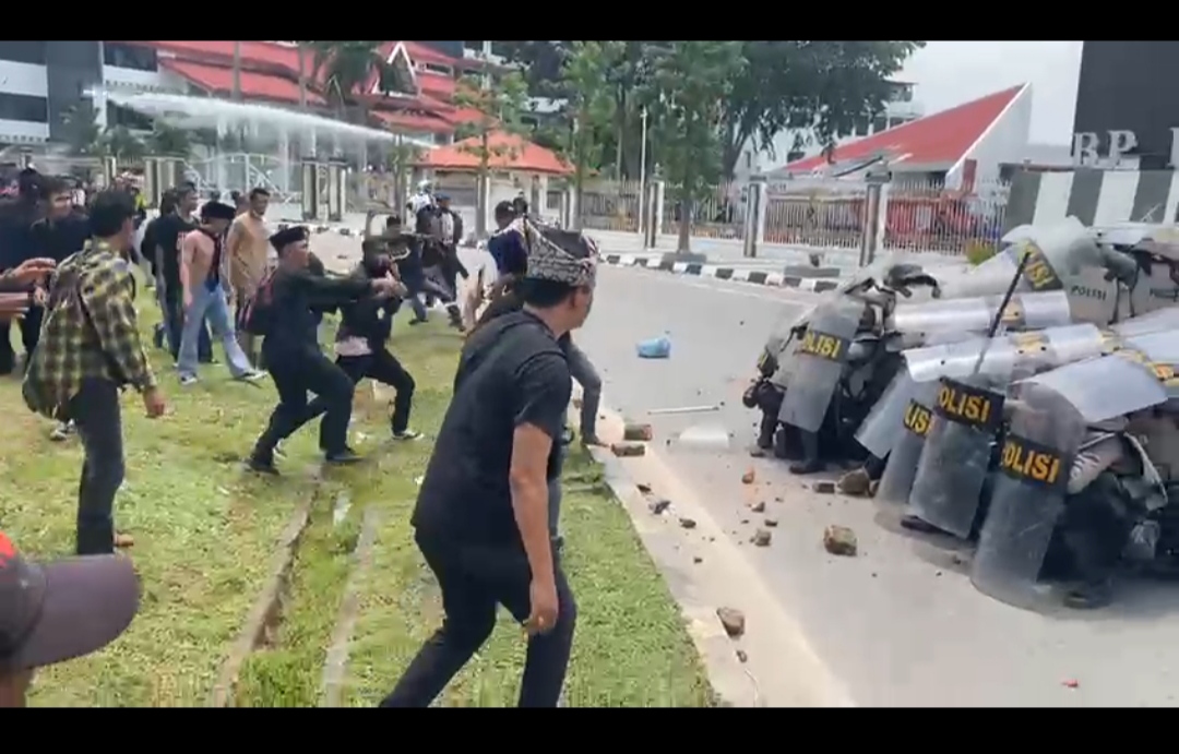 Biadab, Brutal & Anarkis, Ternyata ada Penyusup dalam Aksi Rempang !!