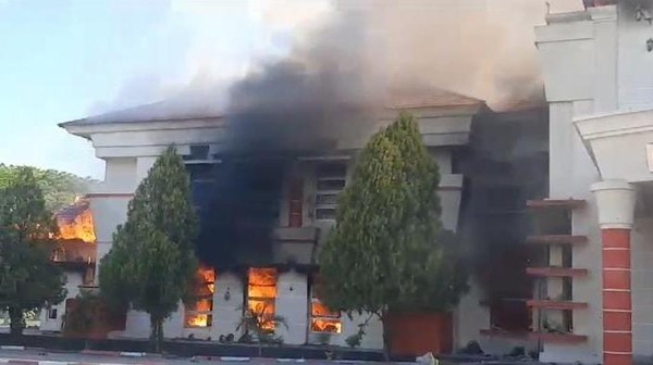 26 Tersangka Pembakaran Kantor Bupati Pohuwato, Terancam 15 Tahun Penjara Tidur di Penjara