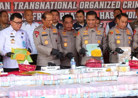 Pemeriksaan Kedua, Rocky Gerung Dikawal Massa dari AASB dan ARM Imbasnya Jalanan Macet