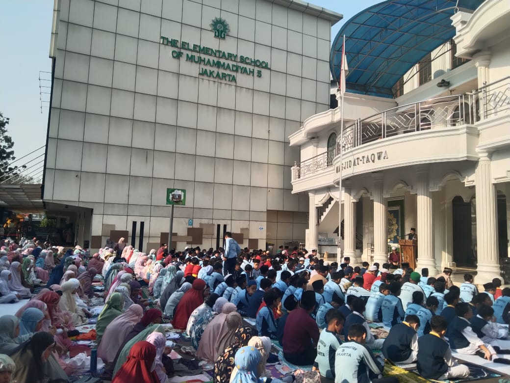 SD Muhammadiyah 5 Jakarta Gelar Shalat Istisqa & Sedekah Air untuk Negeri