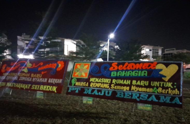 Lapangan Central Park Batam Dibanjiri Karangan Bunga Ucapan Selamat kepada Masyarakat Rempang