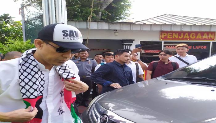 Detik-Detik Munarman Bebas Setelah Mejalani Hukuman Kasus Terorisme