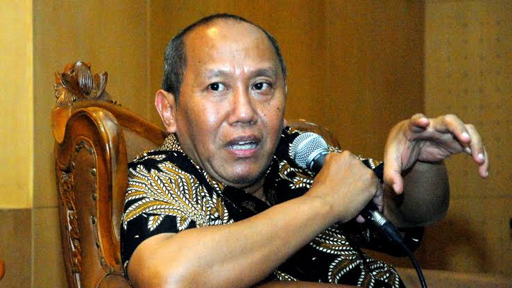 Kuasa Memanggul Lupa