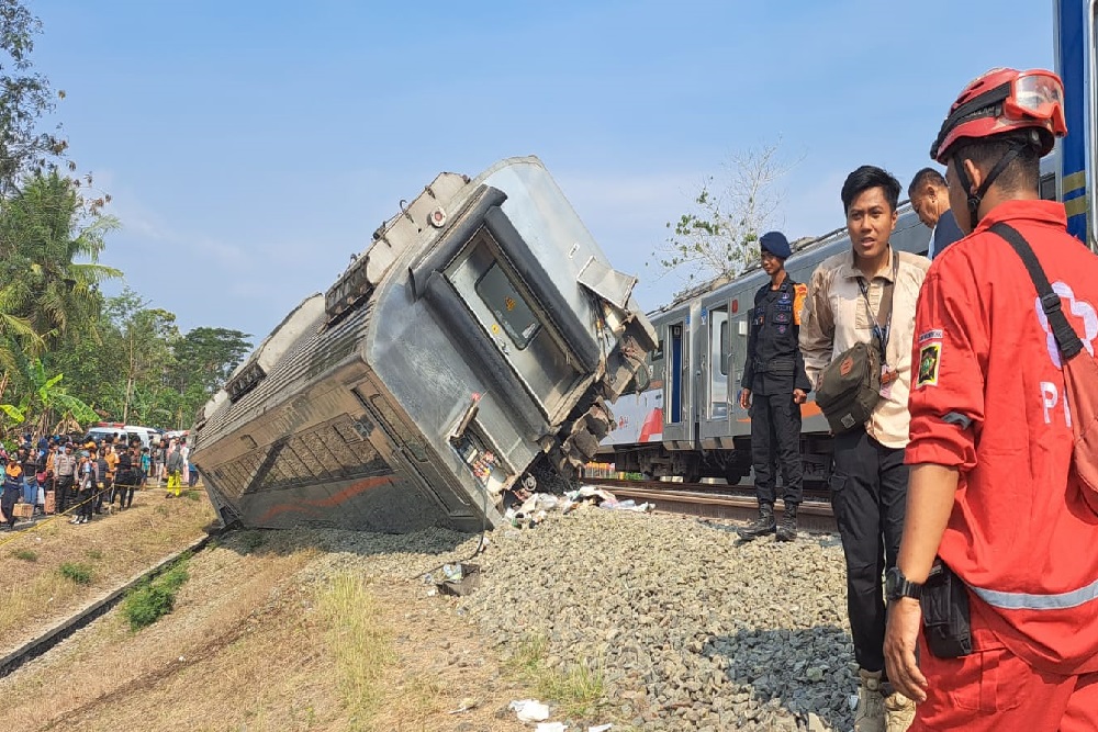 Foto Ganjar Pranowo Teguk Alkohol Viral, Ternyata Editan!