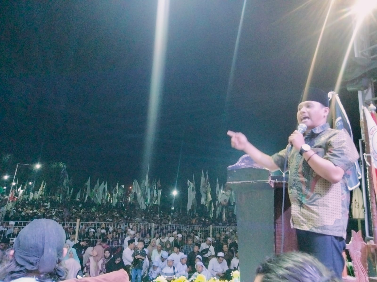 Ribuan Masyarakat Hadiri Shalawat Bersama, Deklarasi Pemilu Damai & Pengukuhan Pengurus Laskar NKRI Bersatu di Kab Lamongan