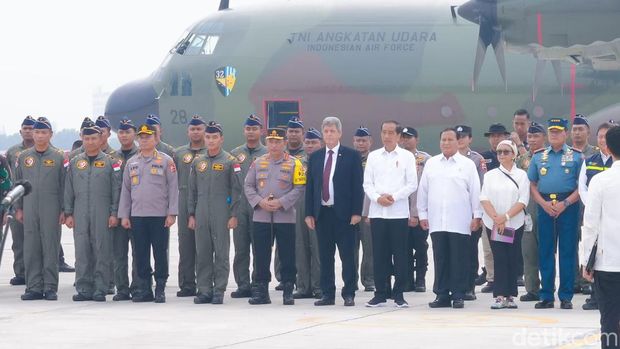 Jokowi Lepas Pesawat TNI dan Polri untuk Distribusikan Bantuan Kemanusiaan RI ke Palestina