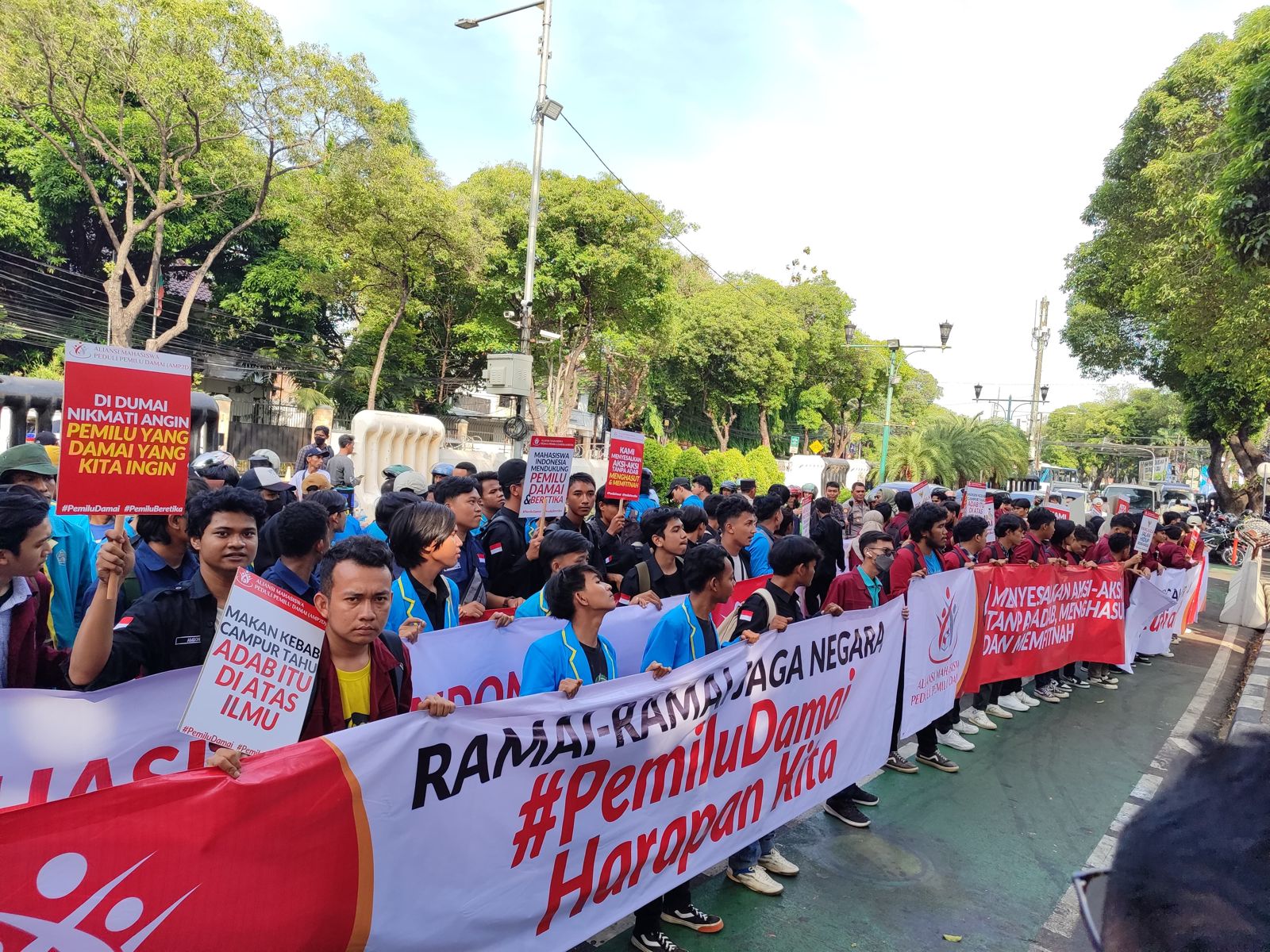 Gelar Aksi Damai di KPU, AMP2D Serukan Jaga Kamtibmas & Wujudkan Pemilu Damai, Bebas dari Provokasi & Gejolak Politik yang Merugikan