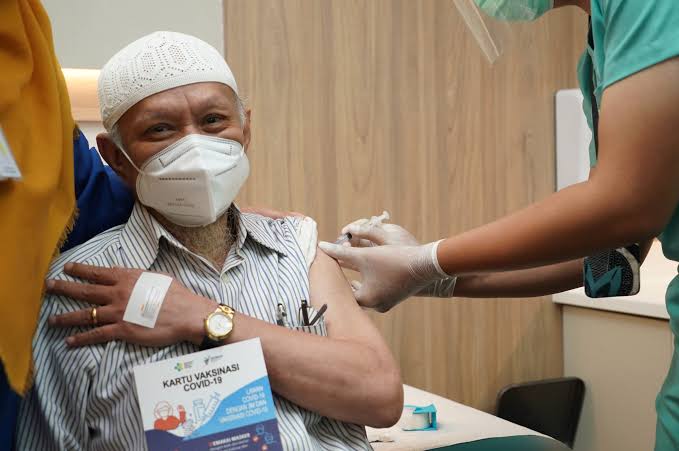 Covid-19 Melonjak, Warga Usia 50 Tahun ke Atas Diminta Lengkapi Vaksinasi 4 Dosis