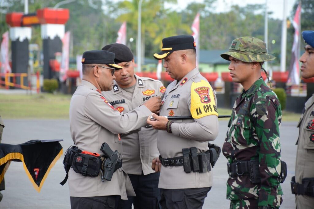 Berikan Pin Emas, Kapolri Apresiasi Keberanian Satgas Damai Cartenz Tindak Tegas KKB!