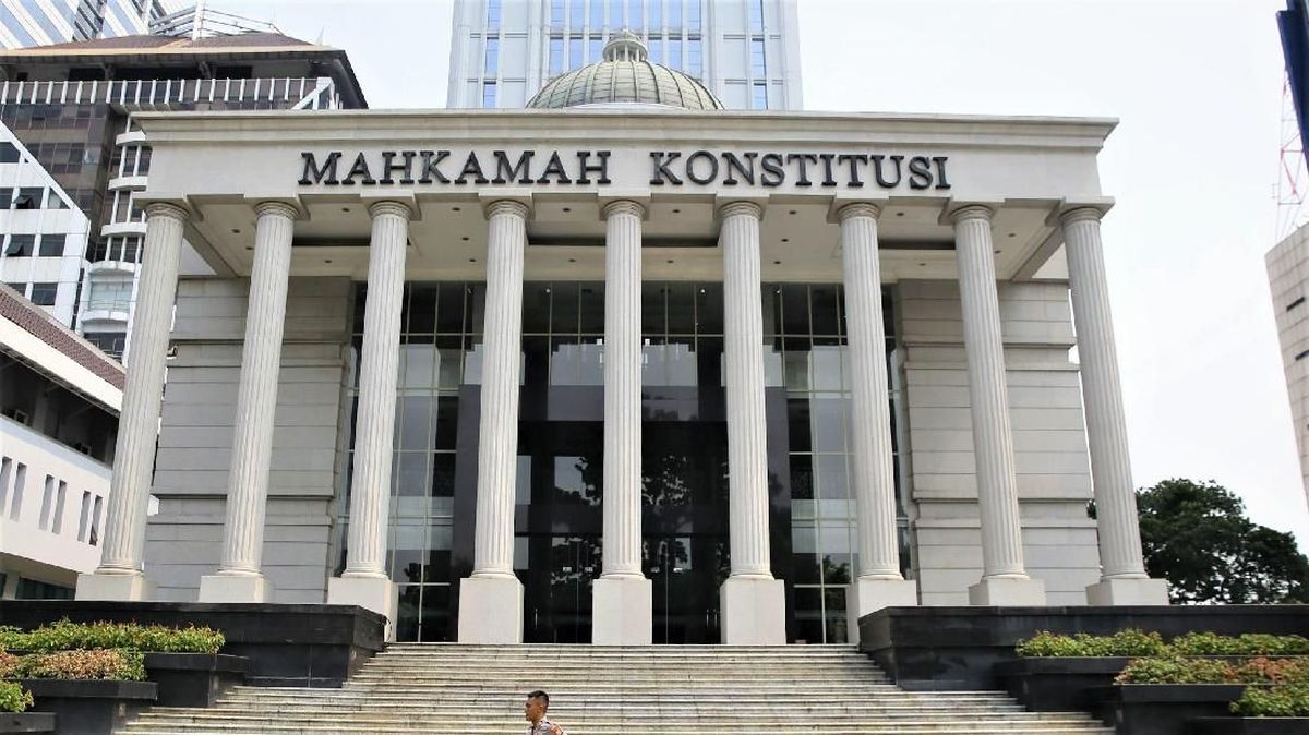 Satpol PP DKI Bubarkan Aksi Solidaritas Haris-Fatia di CFD