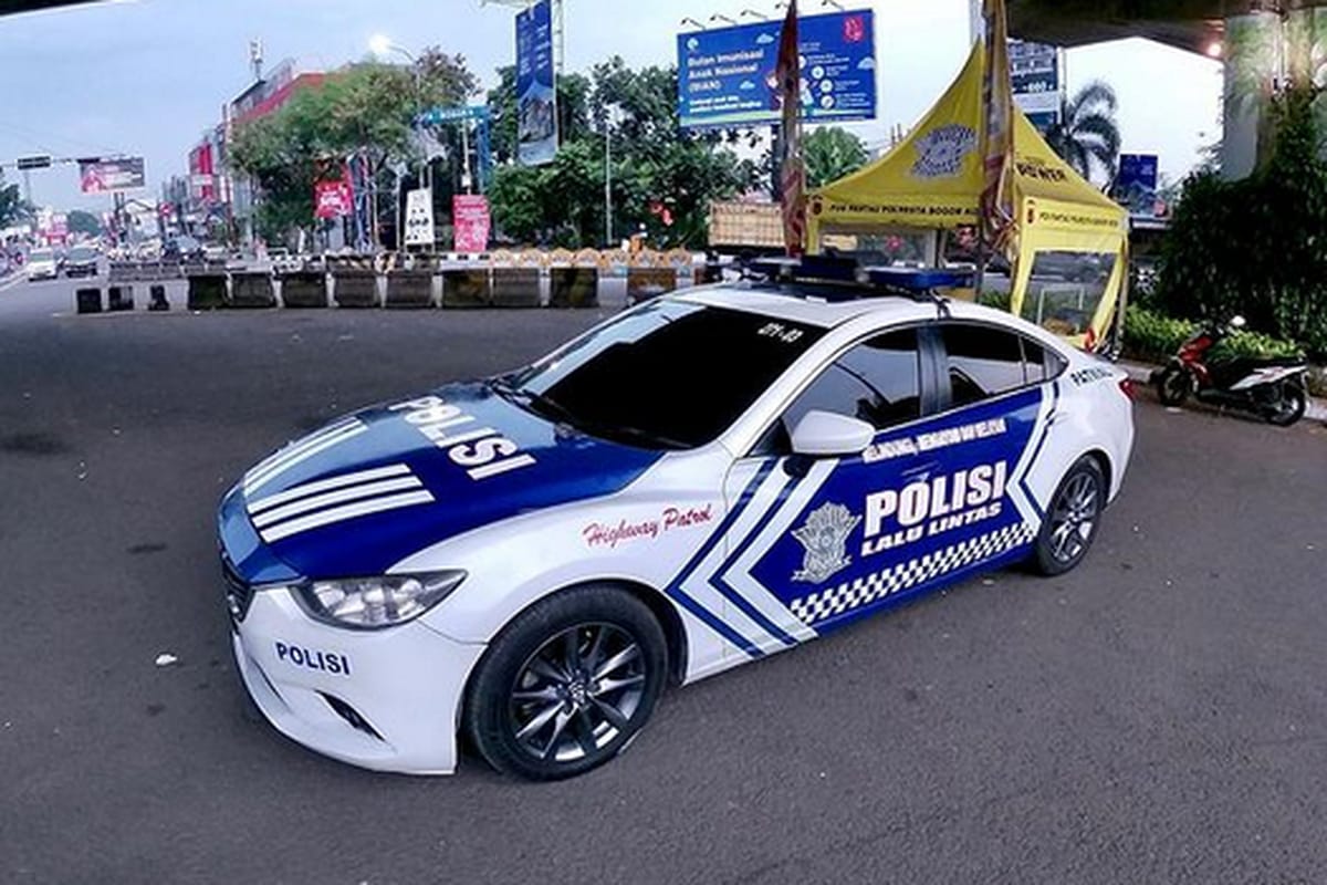 Beri Kenyamanan Pengguna Jalan, Kapolri Perintahkan Rotator Mobil Polisi Ditutup Kaca Film