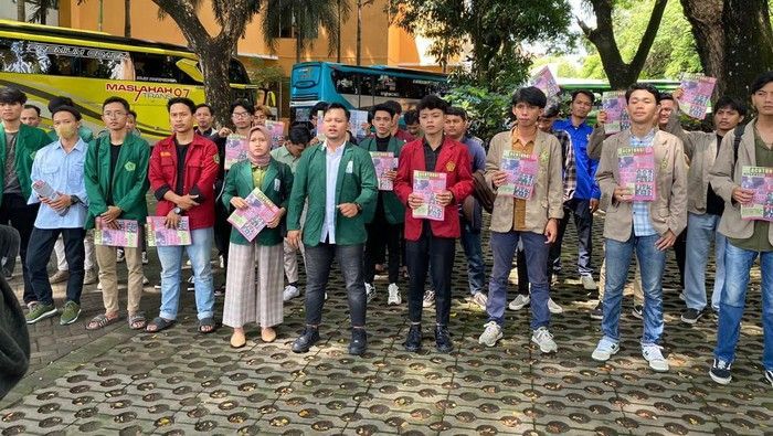 Tabloid ‘Achtung’ yang Disebar Sekelompok Mahasiswa, Apakah Bisa Mendegradasi Prabowo ‘Gemoy’ dengan Narasi ‘Penculik’?