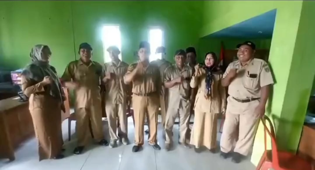 Viral! Perangkat Desa di Rembang Dukung Penuh Presiden Jokowi Lewat Video 