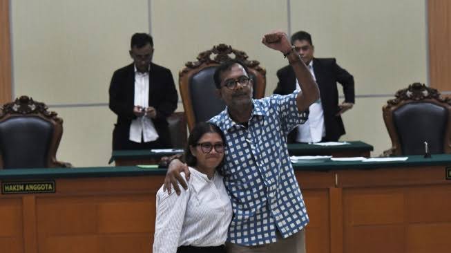 Divonis Bebas atas Kasus Luhut, Haris Azhar & Fatia Maulidianty Ucapkan Terima Kasih