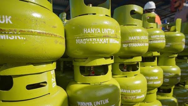 Mulai Hari Ini Beli LPG 3 kg Pakai KTP, YLKI : Risiko Chaos! Siapa yang Awasi??