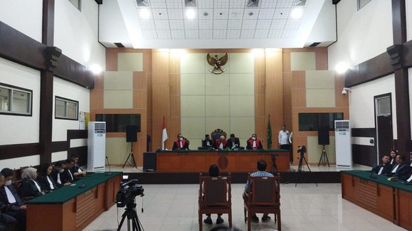 Kasus ‘Lord Luhut’, Haris Azhar Divonis Bebas!