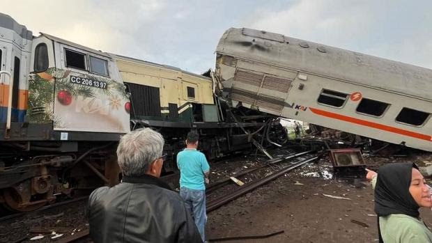 Tabrakan Kereta KA Turangga vs KA Commuter Line Bandung Raya, Masinis Terjepit
