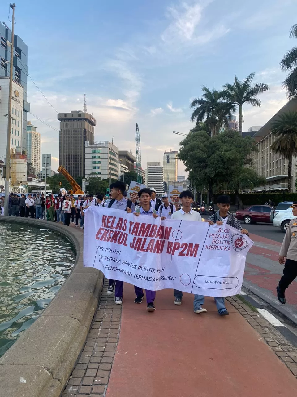 Ratusan Pelajar Ikut Eskul Tambahan Jalanan, Serukan Ajakan Kawal Pemilu Damai