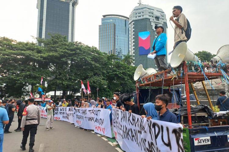 Aksi Ratusan Mahasiswa di Patung Kuda, Beri Dukungan Moral untuk KPU & Bawaslu