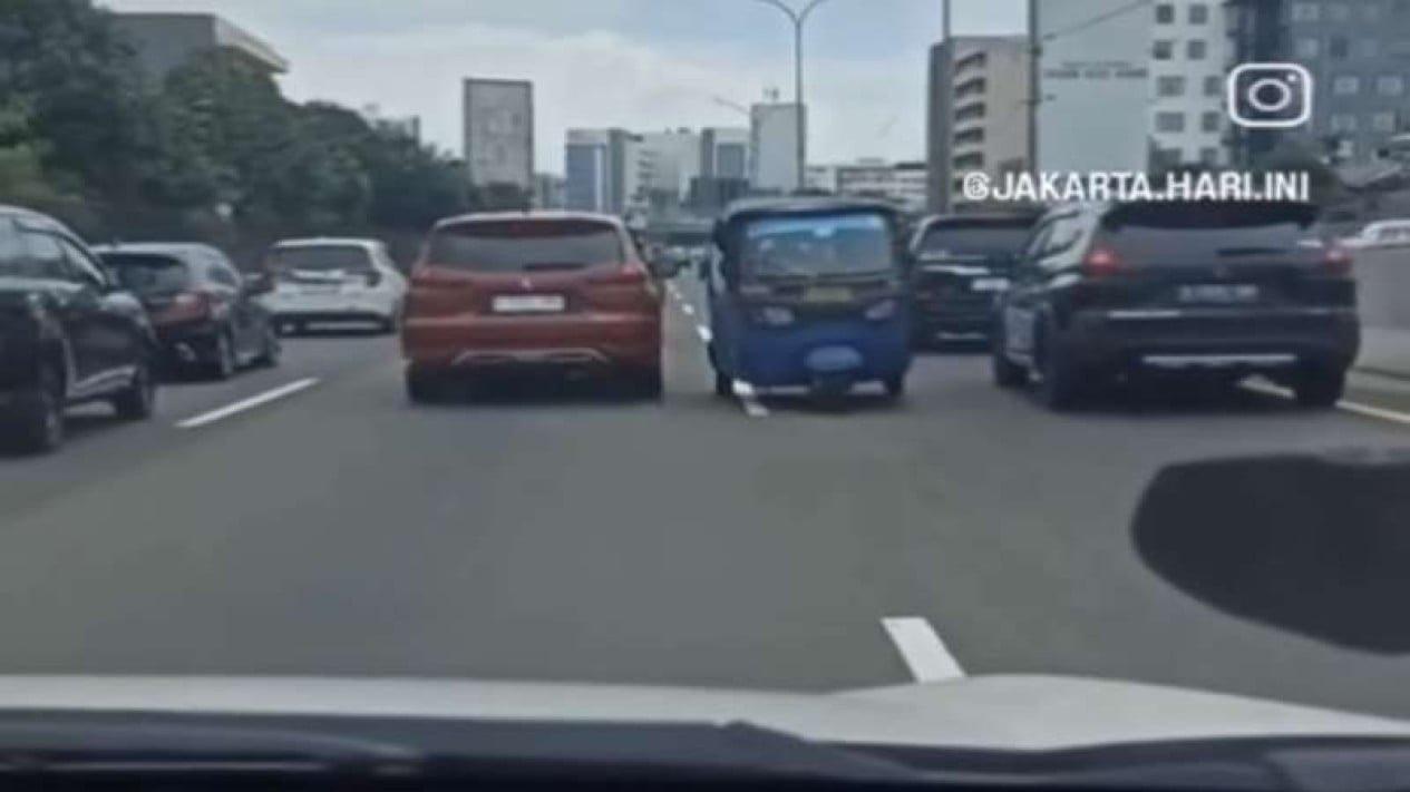 Viral Bajaj Lawan Arah di Tol Jakarta-Tangerang, Sopir : Ngikutin Maps