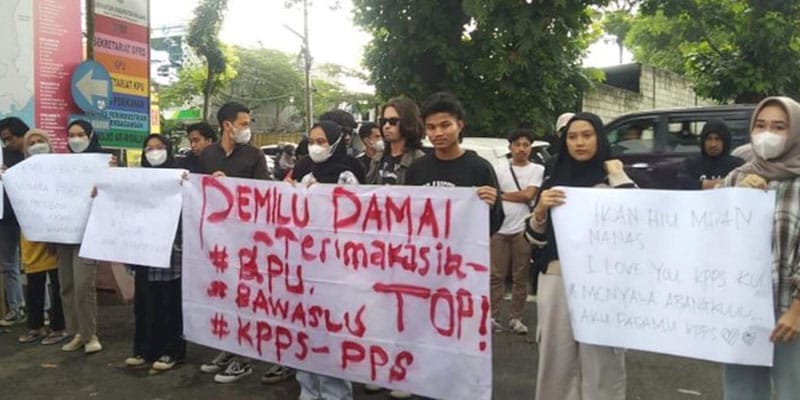 Aksi di DPRD, Gabungan Mahasiswa Malang Raya Apresiasi Kinerja KPU & PPS