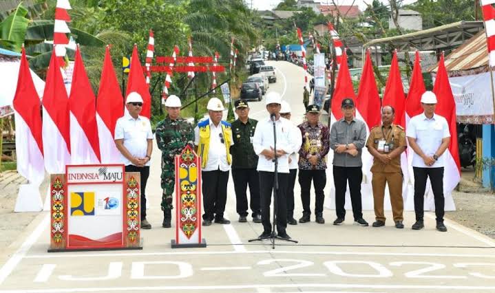 Presiden Jokowi Resmikan Pelaksanaan Inpres Jalan Daerah di Kalimantan Timur