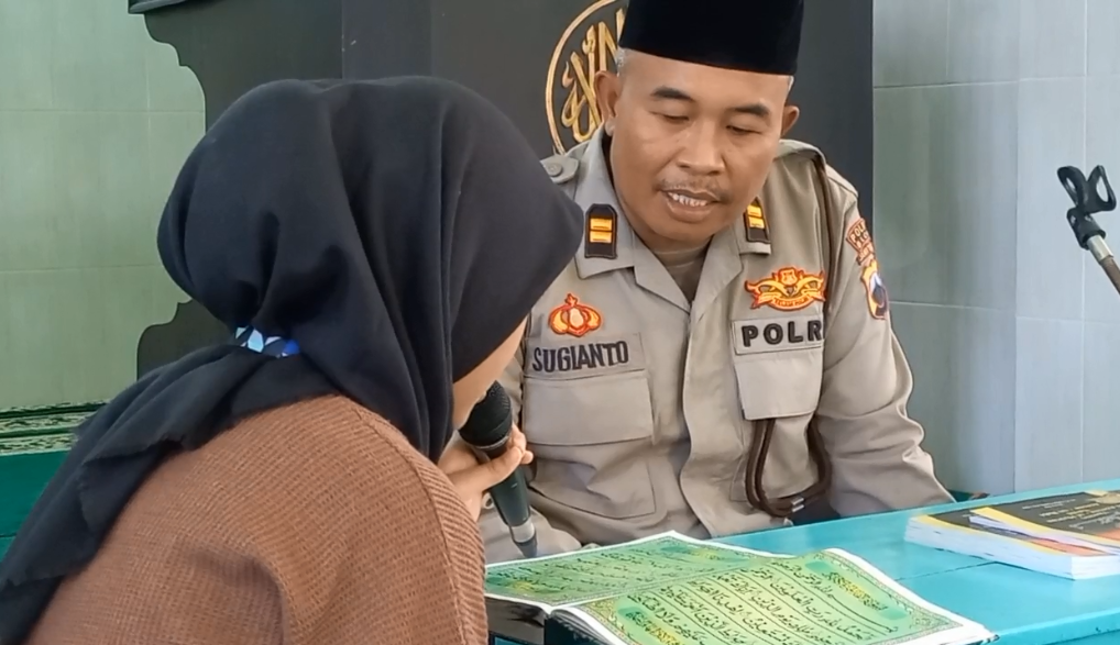 Pulang Bertugas, Polisi di Blora, Mengajar Ngaji, Menunggu Buka Puasa