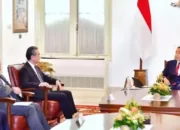 Jokowi Bertemu Menlu Cina, Bahas Proyek Kereta Cepat Surabaya Hingga IKN