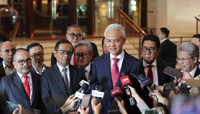 Ganjar Tetap Oposisi, Mahfud Kembali ke Kampus