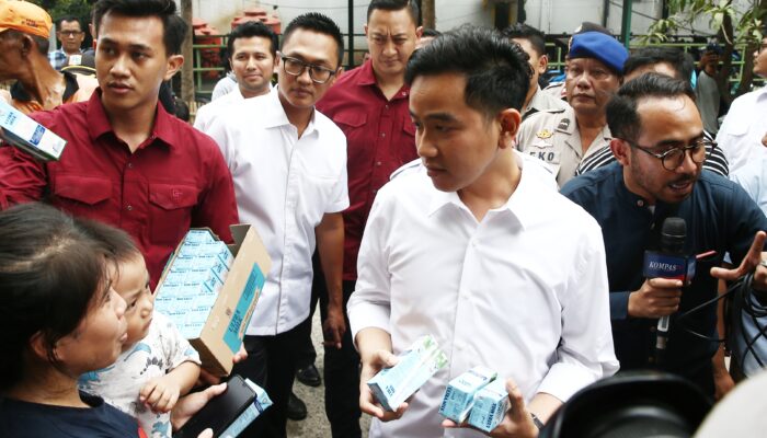 FOTO: Gibran Blusukan Ke Rusun Waduk Pluit Usai Ditetapkan KPU