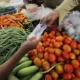 Peringatan Ekonom, Nilai Rupiah Terpuruk Harga Pangan Bakal Melambung